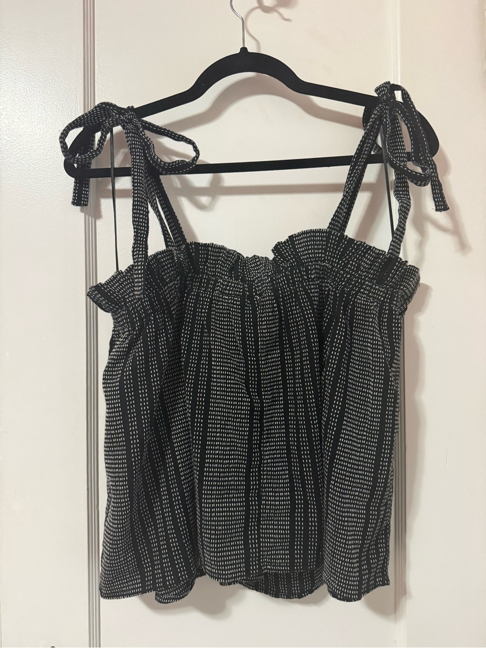 Black and White Tie-Shoulder Top - Picture 3 of 4